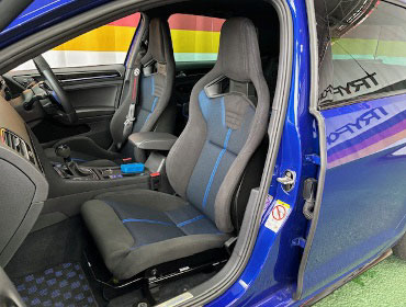 VW�@�S���t7R�@AUDJHF�i2017�N�j�@�Ɂ@RECARO�i���J���j�@�X�|�[�c�X�^�[�@GK100H�@BK/�u���[�@���@�N���X�X�|�[�c�X�^�[�@GK100H�@BK/�u���[�@����