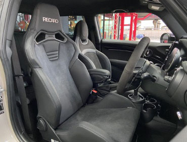 BMW�@MINI�@�W�����N�[�p�[���[�N�X�@F56�i2022�N�j�@�Ɂ@RECARO�i���J���j�@SR-S�@UT100�@BK�@����