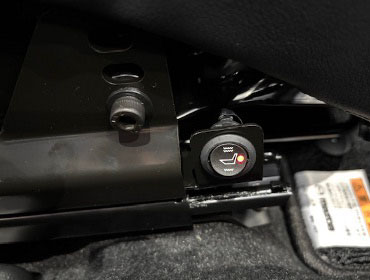 BMW�@MINI�N���u�}���@F54�i2023�N�j�@�Ɂ@RECARO�i���J���j�@SR-C�@UT100H�@BK�@�V�[�g�q�[�^�[�t���@����