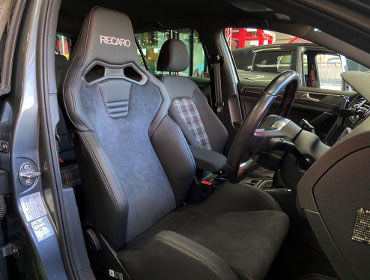 VW�@�S���t7GTI�@ABA-AUCHH�i2018�N�j�@�Ɂ@RECARO�i���J���j�@SR-S�@UT100�@BK�@����