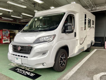 �t�B�A�b�g�@�f���J�g�@�L�����s���O�J�[�i2022�N�j�@�Ɂ@RECARO�i���J���j�@SR-C�@UT100H�@A/R�@BK�@�V�[�g�q�[�^�[�t���@����