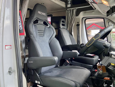 �t�B�A�b�g�@�f���J�g�@�L�����s���O�J�[�i2022�N�j�@�Ɂ@RECARO�i���J���j�@SR-C�@UT100H�@A/R�@BK�@�V�[�g�q�[�^�[�t���@����