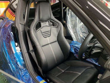 �|���V�F911�@992GT3RS�@�Ɂ@RECARO�i���J���j�@�N���X�X�|�[�c�X�^�[LL210H�@BK�@�~���E�@����