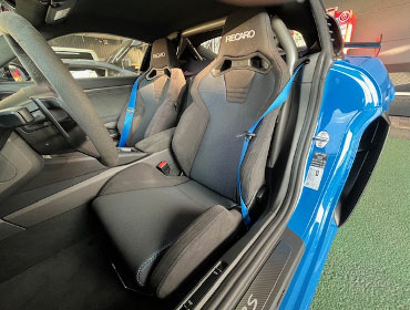 �|���V�F�@GT4RS�@982L40�i2024�N�j�@�Ɂ@RECARO�i���J���j�@SR-S�@BK100�@BK/�u���[�@���@SR-C�@BK100�@BK/�u���[�@�v���~�A���d�l�@����