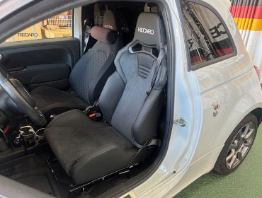 ABARTH�@595�i2022�N�j�@�Ɂ@RECARO�i���J���j�@SR-S�@UT100�@BK�@����