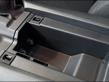 RECARO�i���J���V�[�g�j�@MAZDA�@ND���[�h�X�^�[�Ƀ��J���@SR-7 GK100�V�[�g�q�[�^�[�t�� BK/SIL�@���@SR-7F GK100�V�[�g�q�[�^�[�t���@BK/SIL�@����