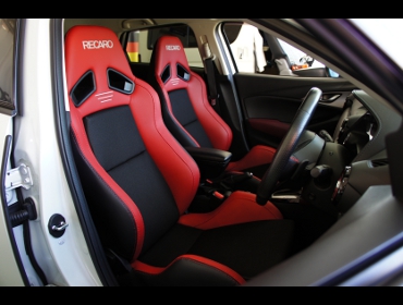 RECARO�i���J���V�[�g�j�@MAZDA�@CX-3�@�Ɂ@���J���@SR-7�@Lassic�@RED�@�~2�r�@����
