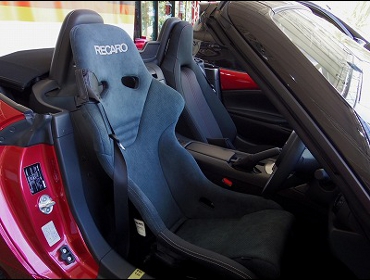MAZDA�@���[�h�X�^�[NRA�@ND5RC�i2017�N�j�@�Ɂ@RECARO�i���J���j�@RS-G�A���J���^�[���@����