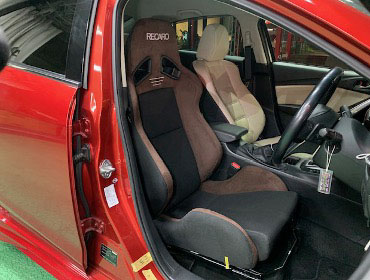 MAZDA�@�A�e���U�@GJ2FP�@�Ɂ@RECARO�i���J���j�@SR-7�@GU100H�@�u���E���@�V�[�g�q�[�^�[�t���@����