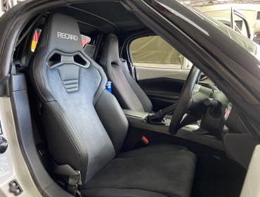 MAZDA�@���[�h�X�^�[�@ND5RC�i2015�N�j�@�Ɂ@RECARO�i���J���j�@SR-C�@UT100�@BK�@����