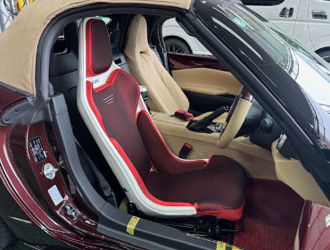 MAZDA�@���[�h�X�^�[�@ND5RE�i2025�N�j�@�Ɂ@RECARO�i���J���j�@RCS�@�z���C�g�V�F��/���b�h���b�V���@�V�[�g�q�[�^�[�t���@����