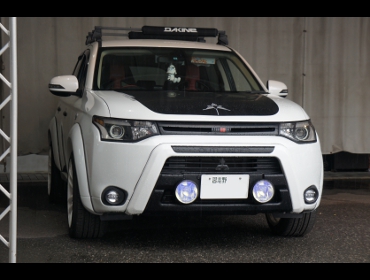 MITSUBISHI�@�A�E�g�����_�[PHEV�@GG2W��RECARO�i���J���j�V�[�g����