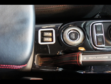 RECARO�i���J���V�[�g�j�@MITSUBISHI�@�A�E�g�����_�[PHEV�@GG2W�Ƀ��J���@SR-7F Lassic H�@RED/RED�@�~2�r�@����