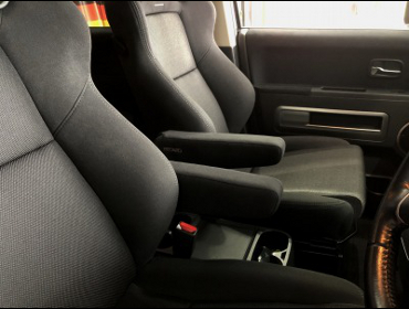 MITSUBISHI�@�f���J�@D5�i2014�N�j�@�Ɂ@RECARO�i���J���j�@SR-7F�@GK100�@BK/BK�@�A�[�����X�g�t���@���@SR-7F�@GK100�@BK/SIL�@A/R�^�C�v�@����