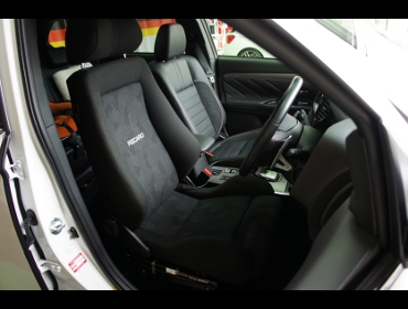 MITSUBISHI�@�A�E�g�����_�[�@PHEV�@GG2W�i2018�N�j�@�Ɂ@RECARO�i���J���j�@�G���S���hLD�@BK�@�V�[�g�q�[�^�[�t���@����