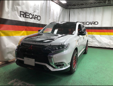 MITSUBISHI�@�A�E�g�����_�[PHEV�@GG3W�i2019�N�j�@�Ɂ@RECARO�i���J���j�@SR-6�@KK100S�@RED�@�~���E�@����