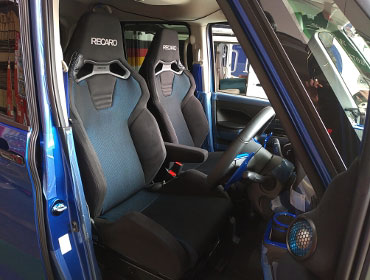MITSUBISHI�@�f���J�~�j�i2023�N�j�@�Ɂ@RECARO�i���J���j�@SR-S�@BK H BK/�u���[�@�V�[�g�q�[�^�[���@���@SR-C BK H BK/�u���[�@�V�[�g�q�[�^�[�t���@����