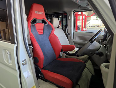 MITSUBISHI�@�^�E��BOX�@DS17W�i2024�N�j�@�Ɂ@RECARO�i���J���j�@SR-C�@UT100H�@A/R�@RED�@�V�[�g�q�[�^�[�t���@����