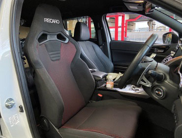 MITSUBISHI�@�G�N���v�X�N���X�@GK1W�i2023�N�j�@�Ɂ@RECARO�i���J���j�@SR-C�@BK100H�@BK/RED�@�V�[�g�q�[�^�[�t���@����