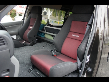 RECARO�i���J���V�[�g�j�@NISSAN�@�L�����o���@NV350��RECARO�i���J���j�@LX-VS SK100 BK/RED�@���@LX-VF SK100 BK/RED�@����