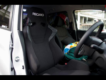 RECARO�i���J���V�[�g�j�@NISSAN�@�f�C�Y�@�n�C�E�F�C�X�^�[G�^�[�{�@B21W��RECARO�i���J���j�@SR-6 KK100S BK�@����