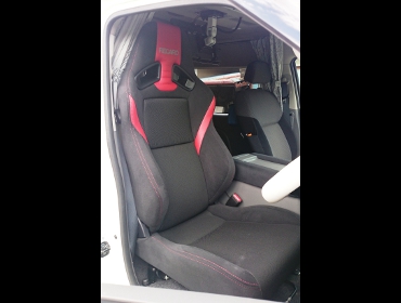 RECARO�i���J���V�[�g�j�@NISSAN�@�L�����o���@NV350��RECARO�i���J���j�@SR-7F Lassic RED/RED�@����