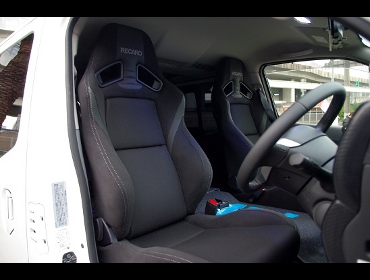 RECARO�i���J���V�[�g�j�@NISSAN�@�L�����o���@NV350�Ƀ��J���@SR-7F Lassic BK/SIL�@�~2�r�@����