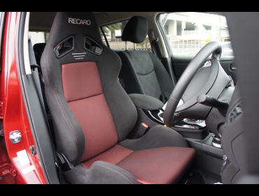 RECARO�i���J���V�[�g�j�@NISSAN�@���[�t�@AZE0�Ƀ��J���@SR-7 GK100H�i�V�[�g�q�[�^�[�t���j�@BK/RED�@����