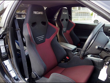 RECARO�i���J���V�[�g�j�@NISSAN�@�X�J�C���C��GT-R�@BNR34�Ƀ��J���@SR-6 GK100S�@BK/RED�@�~2�r�@����