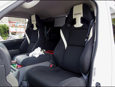 RECARO�i���J���V�[�g�j�@NISSAN�@�L�����o��NV350�@E26�Ƀ��J���@SR-7 Lassic ���@���@SR-7F Lassic ���@����