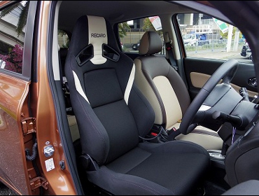 RECARO�i���J���V�[�g�j�@NISSAN�@�m�[�g�@E12�Ƀ��J���@SR-7F Lassic ���@����