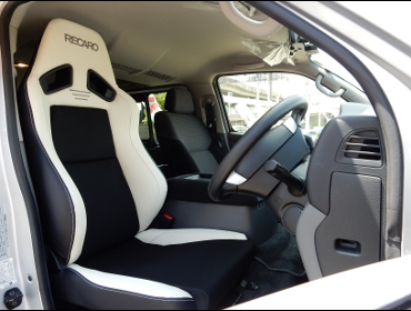 RECARO�i���J���V�[�g�j�@NISSAN�@NV350�@�L�����o���@E26�Ƀ��J���@SR-7F�@Lassic �V�[�g�q�[�^�[�t���@�����U�[�@����