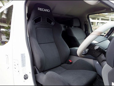 RECARO�i���J���V�[�g�j�@NISSAN�@NV350�L�����o���@E26�Ƀ��J���@SR-7�@KK100�@BK�@����