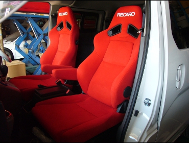 RECARO�i���J���V�[�g�j�@NISSAN�@�o�l�b�g�@NV200�Ƀ��J���@SR-7F�@KK100�@RED�@A/R�@�~2�r�@����