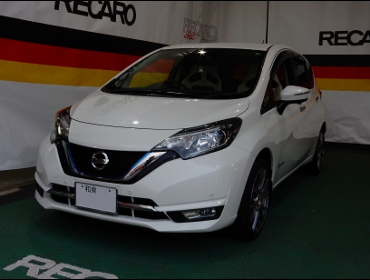 NISSAN�@NOTE�@e-power E12�@�Ɂ@RECARO�i���J���j�V�[�g����