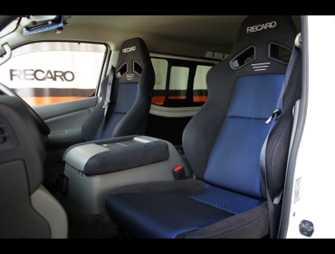 NISSAN�@�L�����o���@NV350�@�Ɂ@RECARO�i���J���j�@SR-7F�@GK100�@BK/BL�@�~2�r�@����