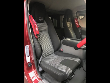 NISSAN�@NV350�L�����o���@�Ɂ@RECARO�i���J���j�@LX-F�@IN110�@BK�@�~2�r�@����