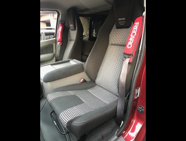 NISSAN�@NV350�L�����o���@�Ɂ@RECARO�i���J���j�@LX-F�@IN110�@BK�@�~2�r�@����