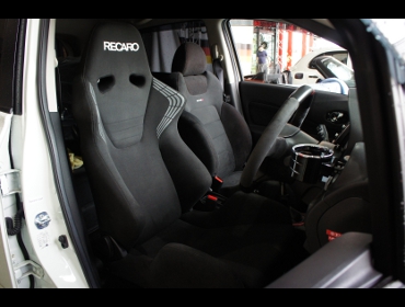 RECARO�i���J���V�[�g�j�@NISSAN�@�m�[�g�@E12���i2014�N�j�@�Ɂ@RECARO�i���J���j�@SR-6 KK100S�@BK�@����
