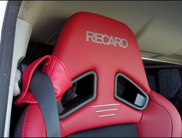NISSAN�@NV350�@�L�����o���@�d26�i2013�N�j�@�Ɂ@RECARO�i���J���j�@SR-7F�@Lassic�@RED�@����
