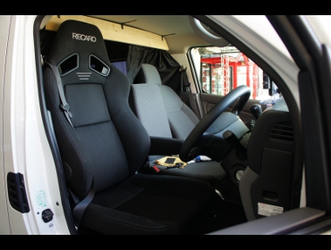 NISSAN�@NV350�@�L�����o���@�Ɂ@RECARO�i���J���j�@SR-7F�@GK100�@BK/BK�@�V�[�g�q�[�^�[���A�[�����X�g�t���@����