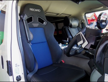 RECARO�i���J���V�[�g�j�@NISSAN�@NV350�@�L�����o���@E26�i2014�N�j�@�Ɂ@RECARO�i���J���j�@SR-7F�@GK100�@BK/�u���[�@����