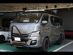 NISSAN�@NV350�L�����o���@�Ɂ@RECARO�i���J���j�@SR-7F�@����@�A�h�o���X�G�f�B�V�����@RED�@A/R�^�C�v�@����