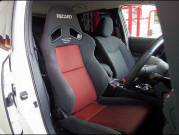 NISSAN�@���[�t�@�j�X���@ZE1�i2018�N8���j�@�Ɂ@RECARO�i���J���j�@SR-7F�@GK100�@BK/RED�@�V�[�g�q�[�^�[�t���@����