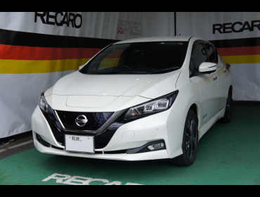 NISSAN�@���[�t�@ZE1�i2018�N�j�@�Ɂ@RECARO�i���J���j�@SR-7F�@����@�A�h�o���X�G�f�B�V����2019�@RED�@A/R�^�C�v�@����