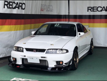 NISSAN�@�X�J�C���C���@GT-R�@BCNR33�i1997�N3���j�@�Ɂ@RECARO�i���J���j�@SR-6�@GK100S�@BK/RED�@�~���E�@����