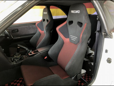 NISSAN�@�X�J�C���C���@GT-R�@BCNR33�i1997�N3���j�@�Ɂ@RECARO�i���J���j�@SR-6�@GK100S�@BK/RED�@�~���E�@����