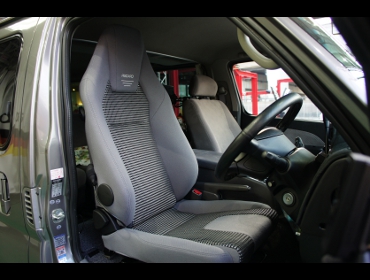 NISSAN�@�L�����o���@E25�@�Ɂ@RECARO�i���J���j�@LX-F�@IN110�@�O���C�@A/R�@����