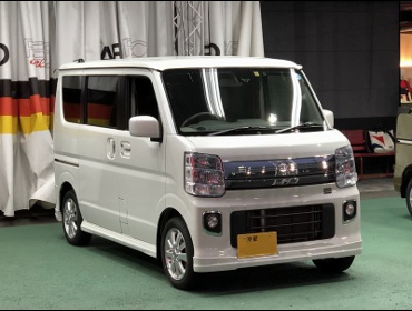 NISSAN�@�N���b�p�[�@DR17W�i2017�N�j�@�Ɂ@RECARO�i���J���j�@SR-7F GU100�@�u���E���@����