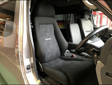 NISSAN�@NV350�L�����o���@�Ɂ@RECARO�i���J���j�@�G���S���hMV�@BK�@�A�[�����X�g�t���@����